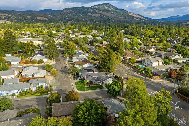 $769,000 | 2635 Canterbury Drive, Santa Rosa, CA 95405