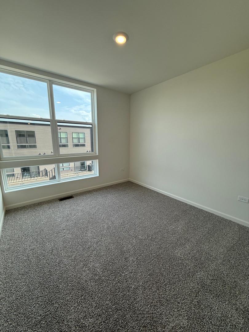 347 Summit Circle Lombard, IL 60148 - Photo 13 of 18 an empty room with a window