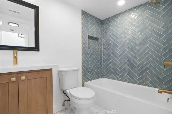 $950,000 | 22 Sand Dollar Court, Newport Beach, CA 92663