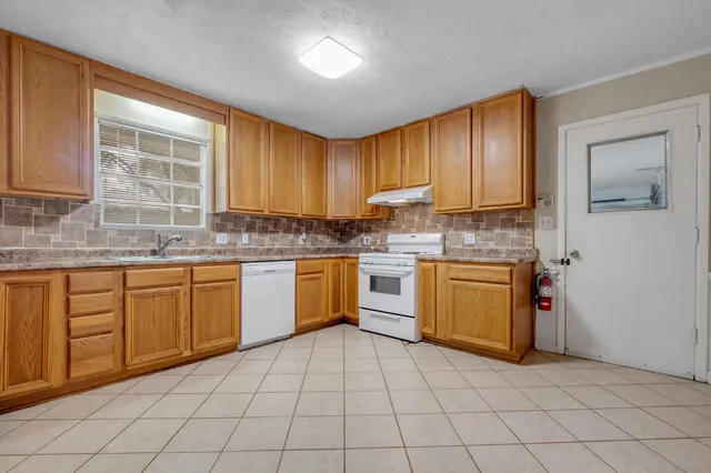 $2,000 | 2507 Waldemar Lane, Tallahassee, FL 32304