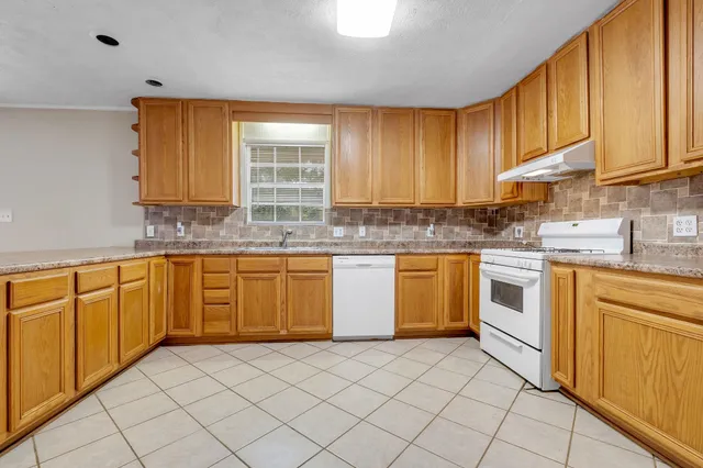 $2,000 | 2507 Waldemar Lane, Tallahassee, FL 32304