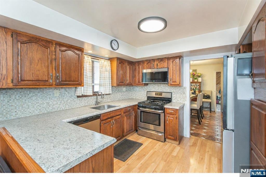 84 Locust Avenue Wallington, NJ 07057 - Photo 11 of 32