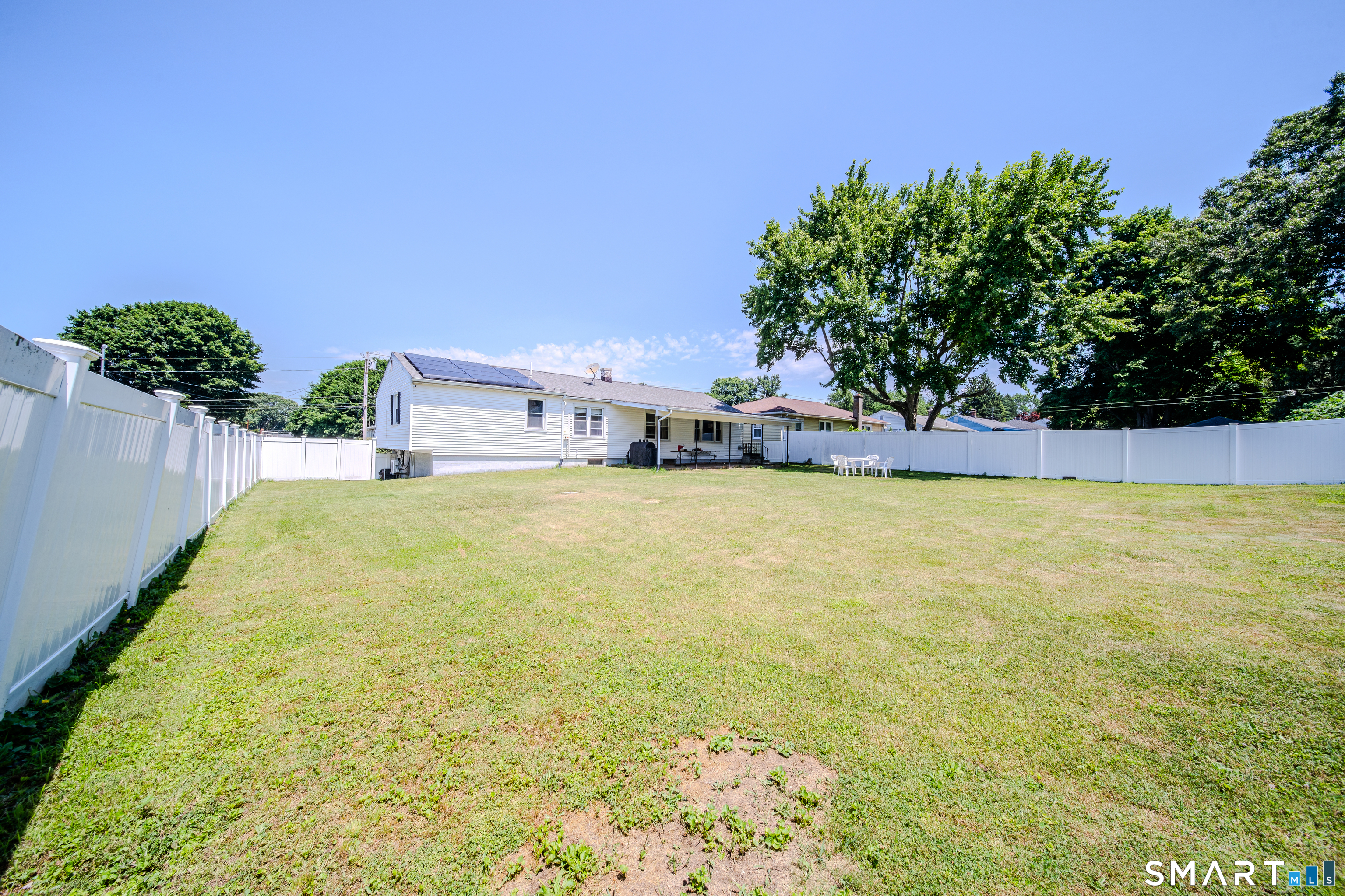 869 Washington Ave Extension Waterbury, CT 06708 - Photo 6 of 30