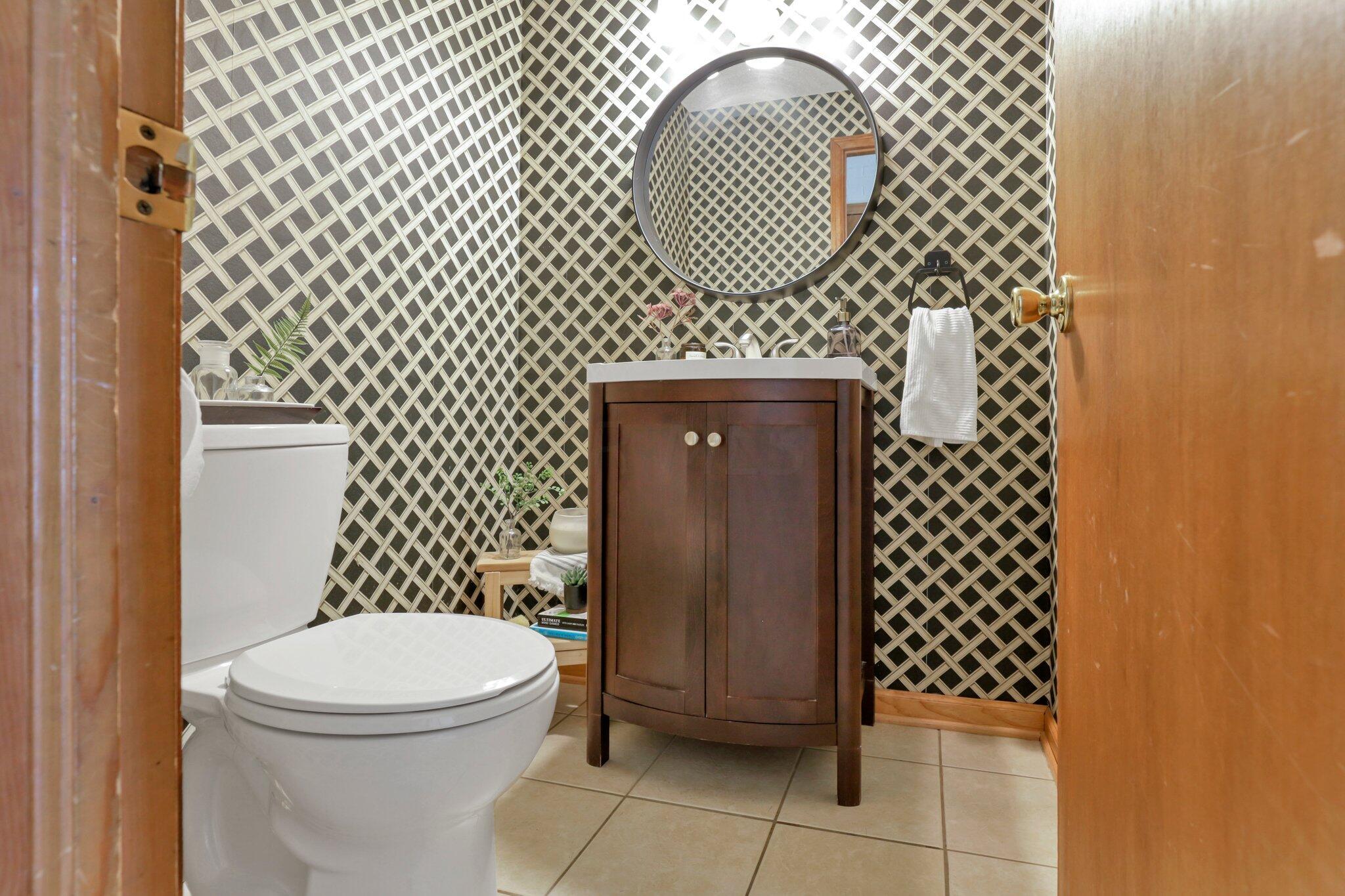 188 Landover Road Columbus, OH 43230 - Photo 28 of 65 Half bath