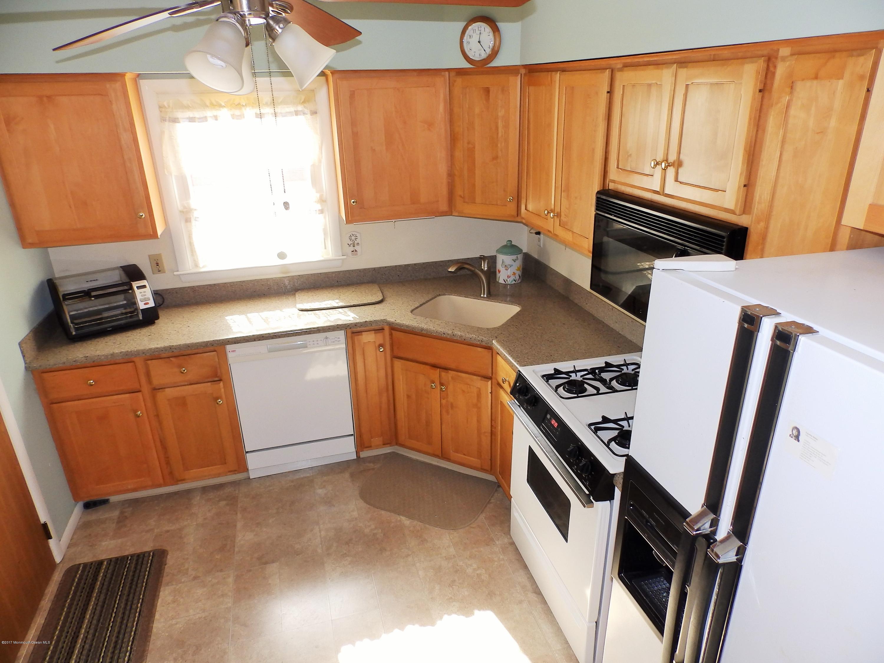 17 Oakfield Road Toms River, NJ 08757 - Photo 8 of 22 P2160019