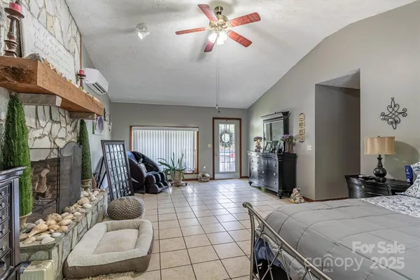 a view of a livingroom with furniture