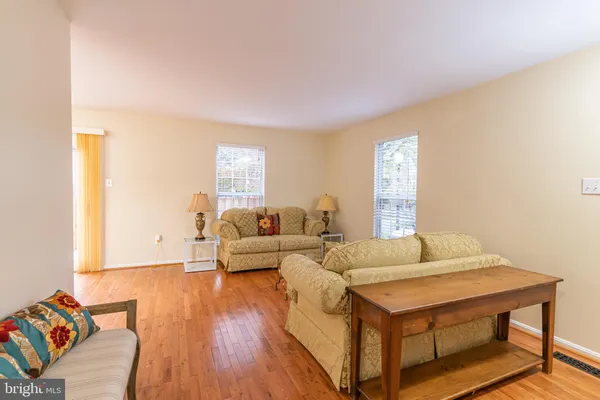 $2,700 | 7 Valleyfield Court, Silver Spring, MD 20906