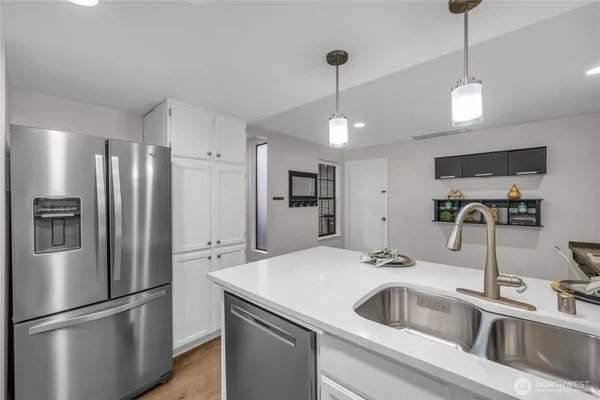 $829,000 | 16130 Southeast 33rd Circle, Bellevue, WA 98008