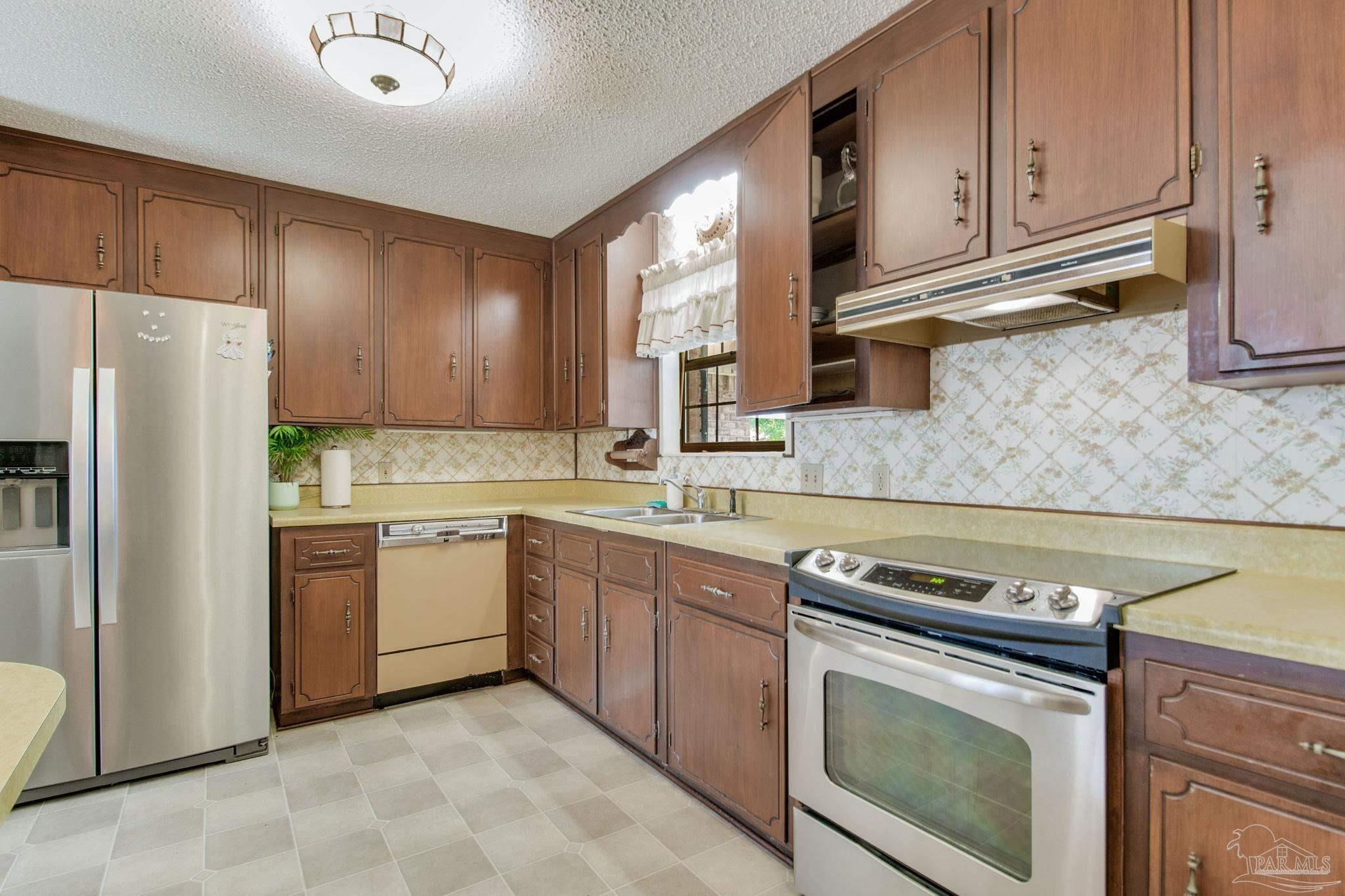 1160 Palisade Road Pensacola, FL 32504 - Photo 7 of 68 Gallery Image 7