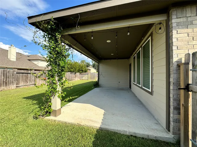 $2,550 | 14273 Lake Lodge Drive, Conroe, TX 77384