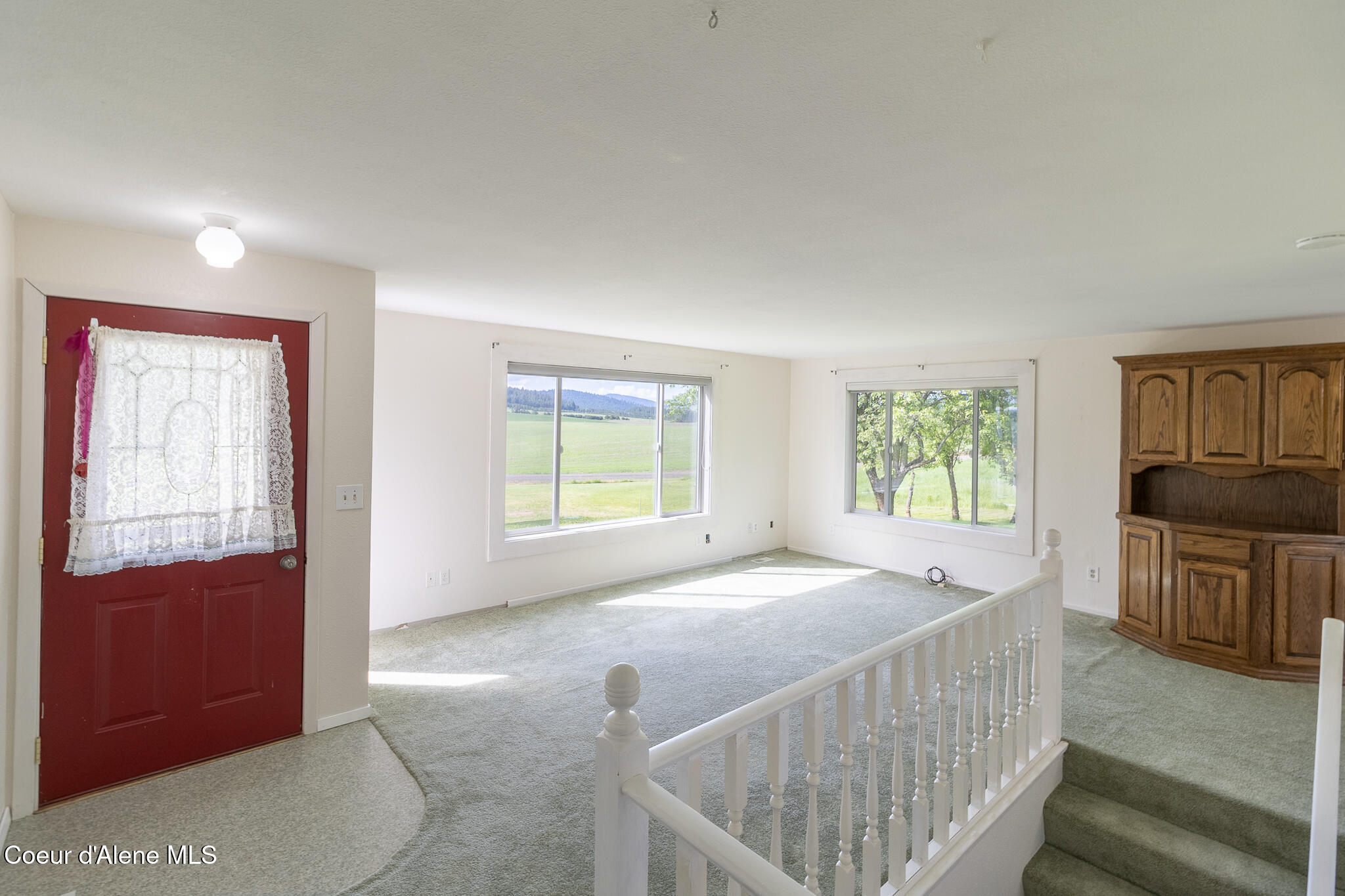640 Renlow Road Plummer, ID 83851 - Photo 9 of 48 front door/living room