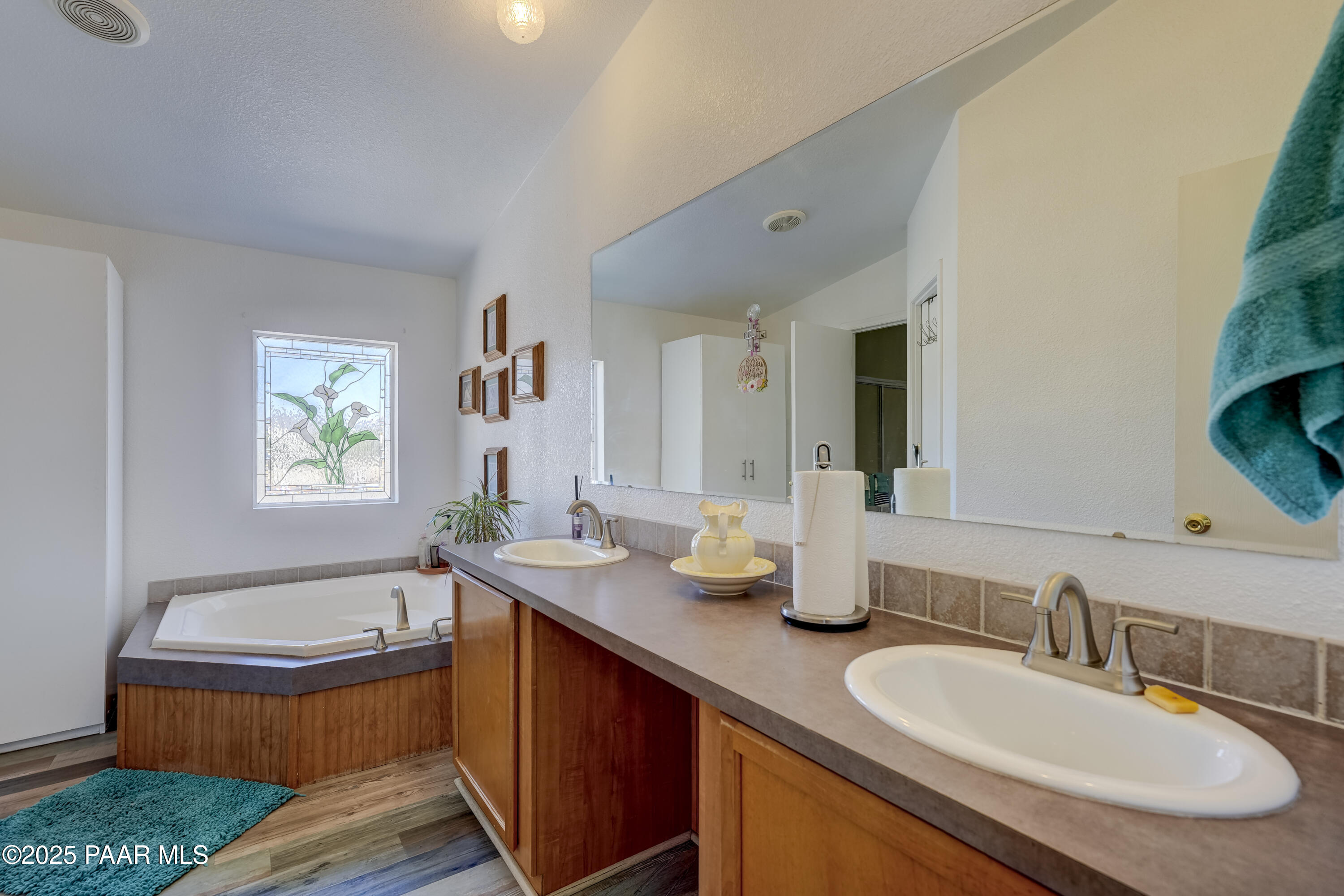 990 West Valleri Ann Road Paulden, AZ 86334 - Photo 19 of 42 Primary Bathroom