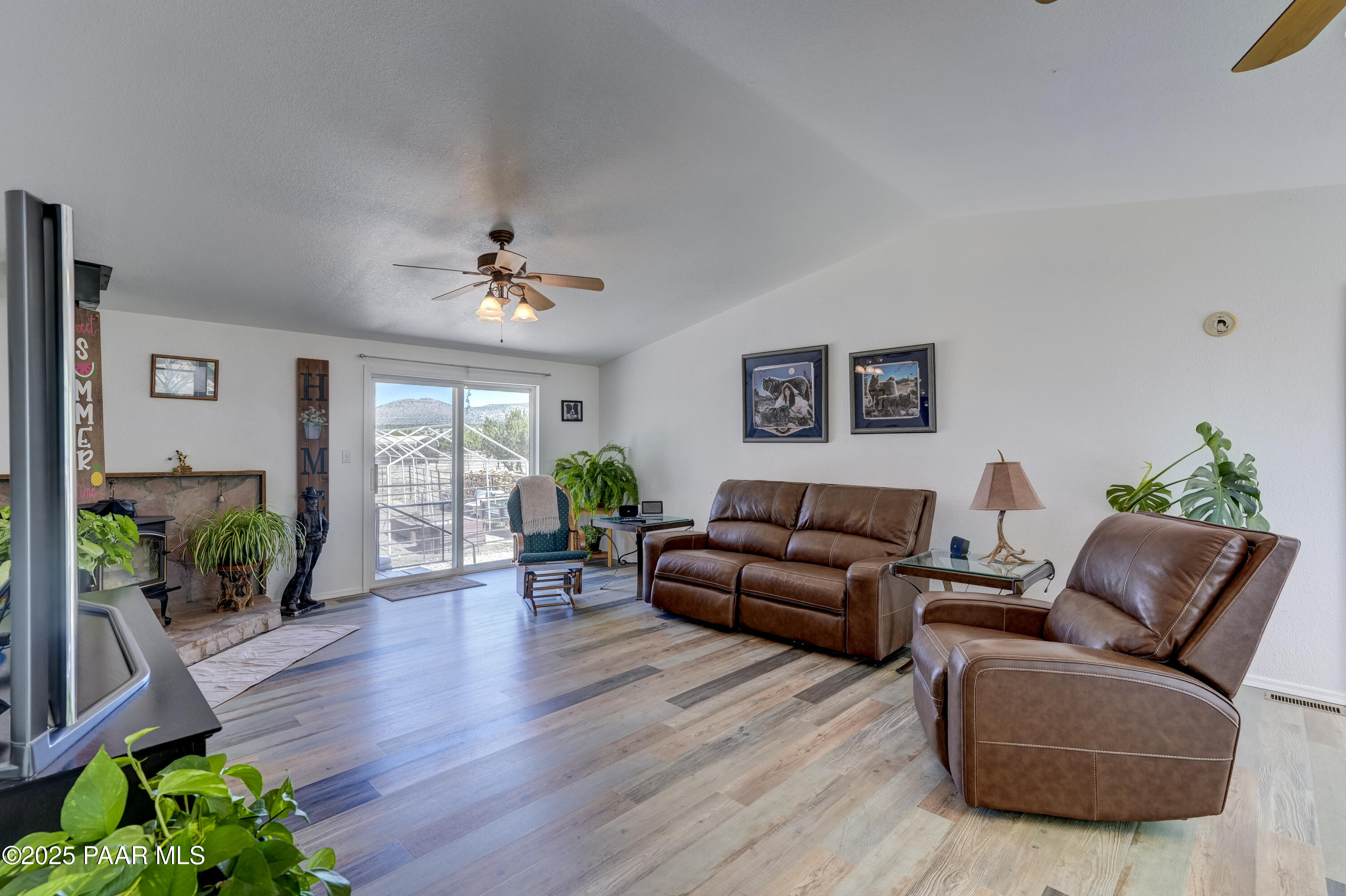 990 West Valleri Ann Road Paulden, AZ 86334 - Photo 8 of 42 Living Room
