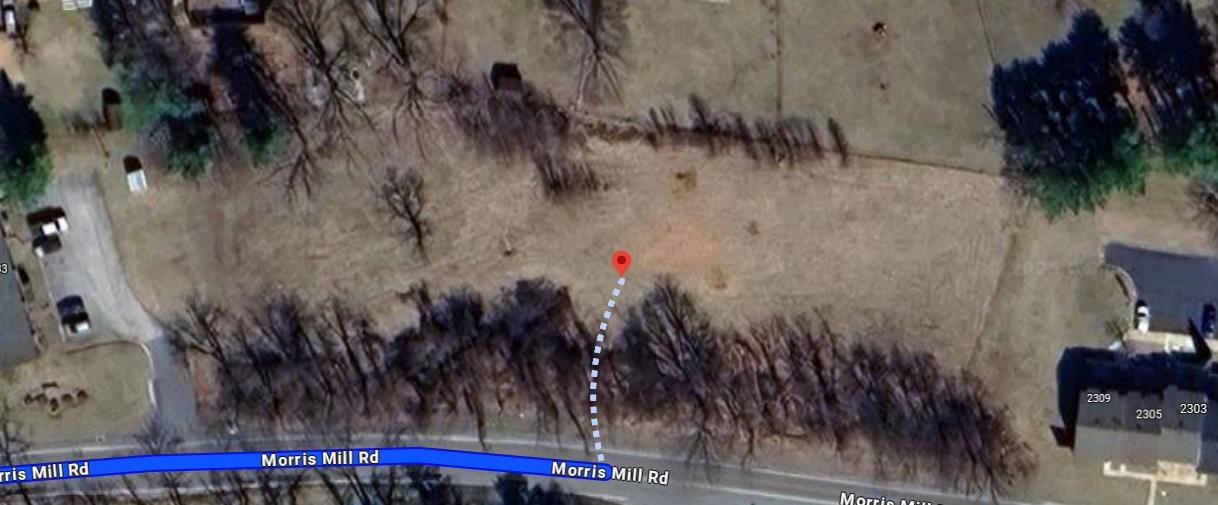 a view of entryway with garden