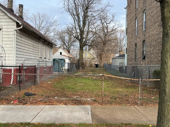 652 West 61st Place Chicago, IL 60621 - Photo 1 of 1 a backyard of a house