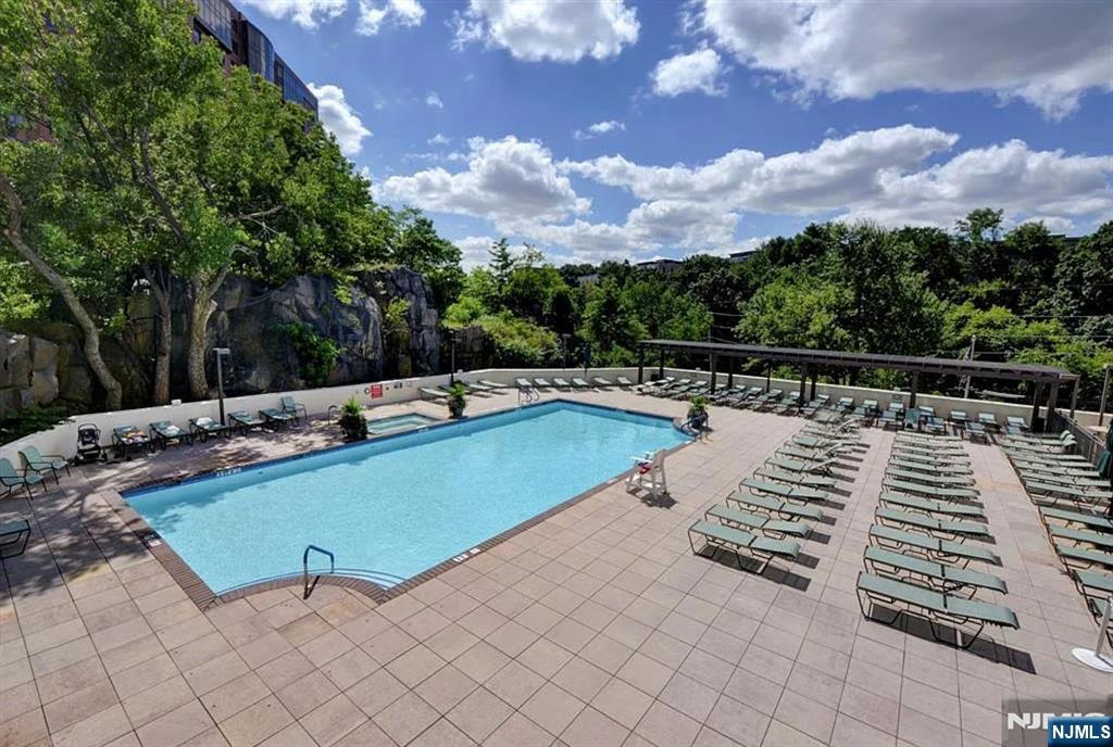 250 Gorge Road, Unit 9I Cliffside Park, NJ 07010 - Photo 24 of 28 Gallery Image 24