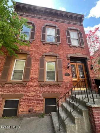 $1,900 | 189 Hill Street, Unit 1, Troy, NY 12180