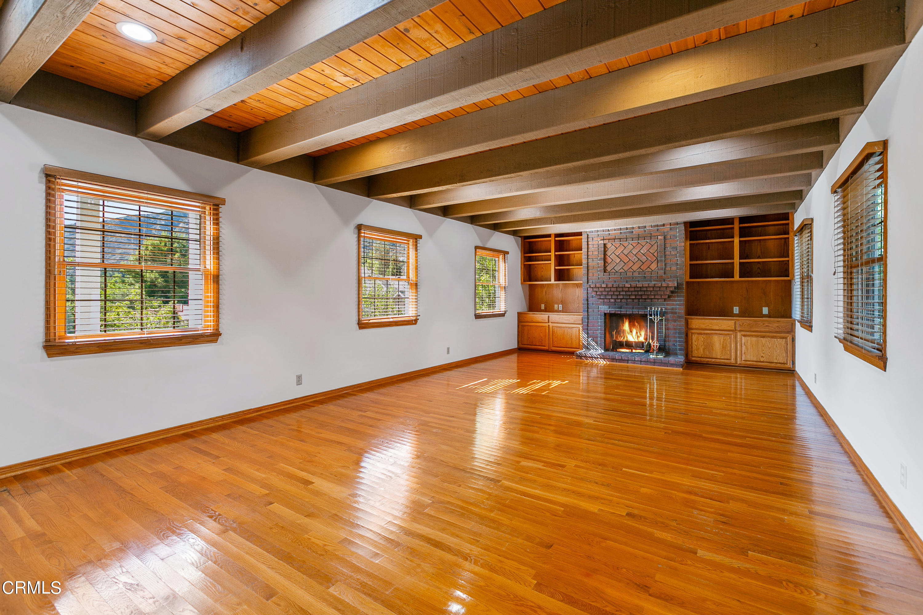 800 Greenridge Drive La Canada Flintridge, CA 91011 - Photo 18 of 58 a view of empty room with wooden floor