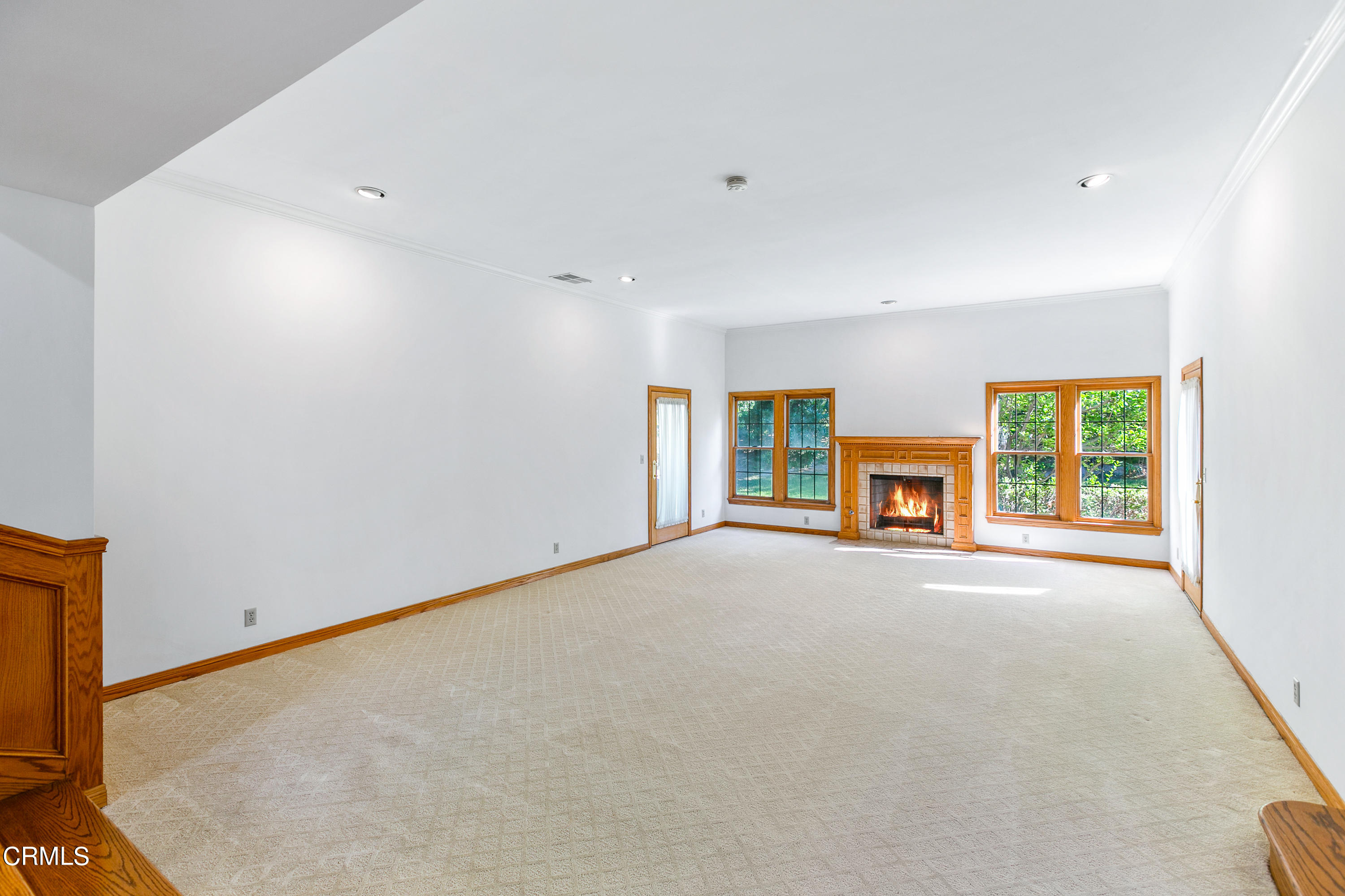 800 Greenridge Drive La Canada Flintridge, CA 91011 - Photo 22 of 58 an empty room with windows