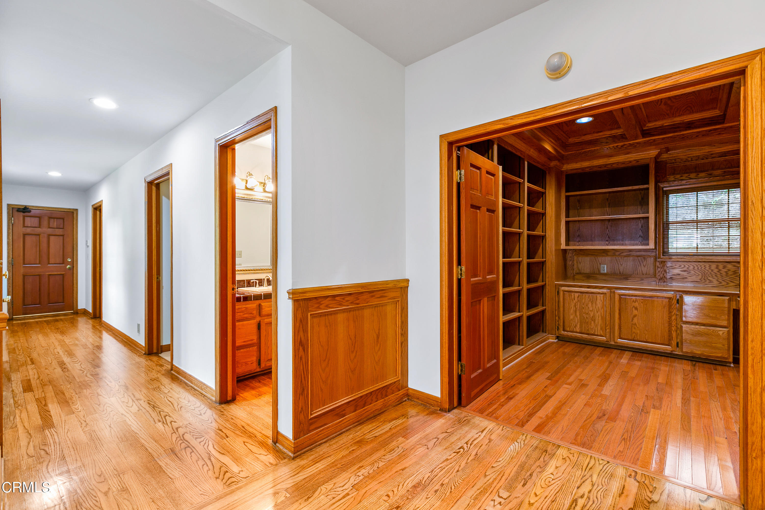 800 Greenridge Drive La Canada Flintridge, CA 91011 - Photo 24 of 58 a view of hallway with wooden floor