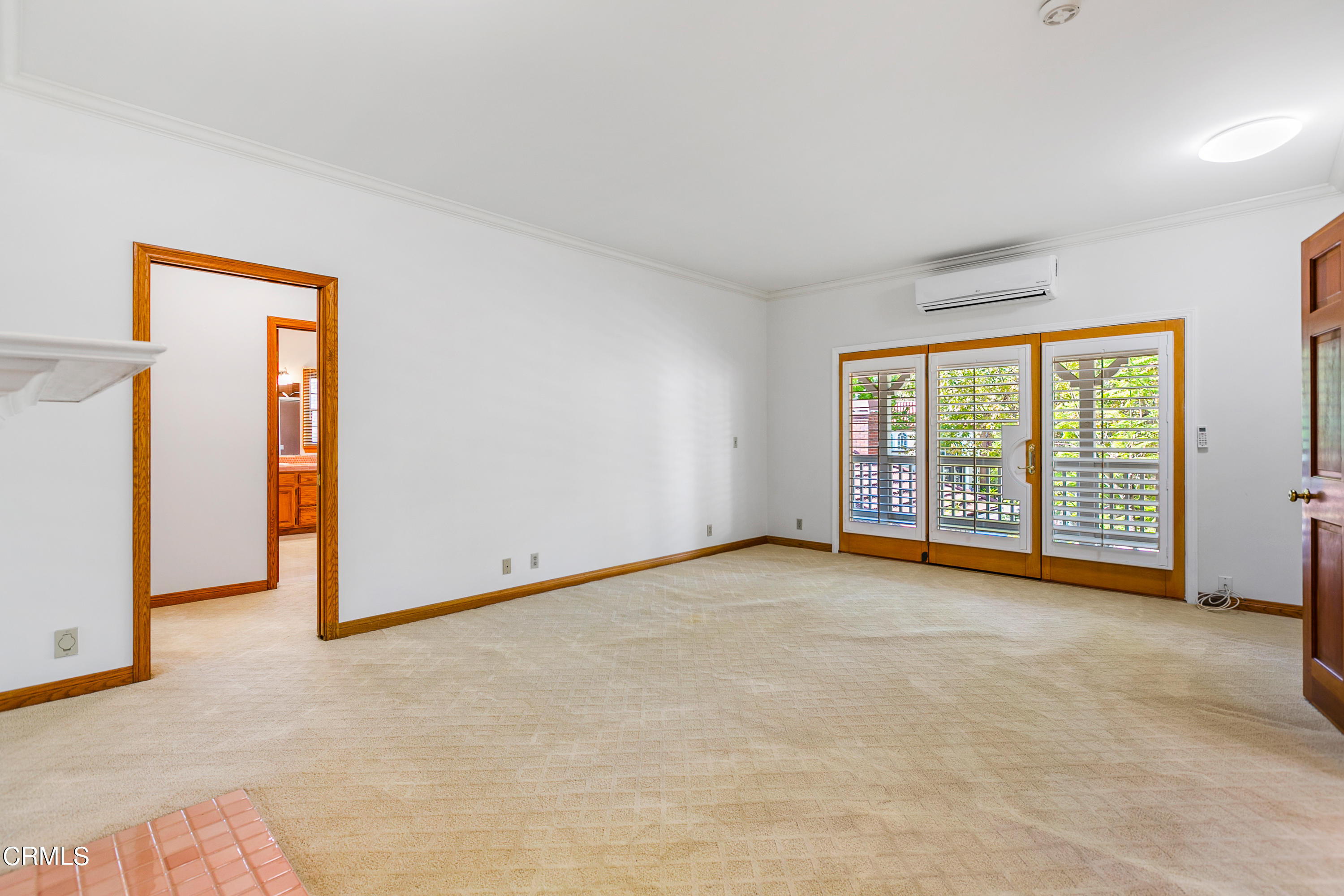 800 Greenridge Drive La Canada Flintridge, CA 91011 - Photo 33 of 58 an empty room with windows