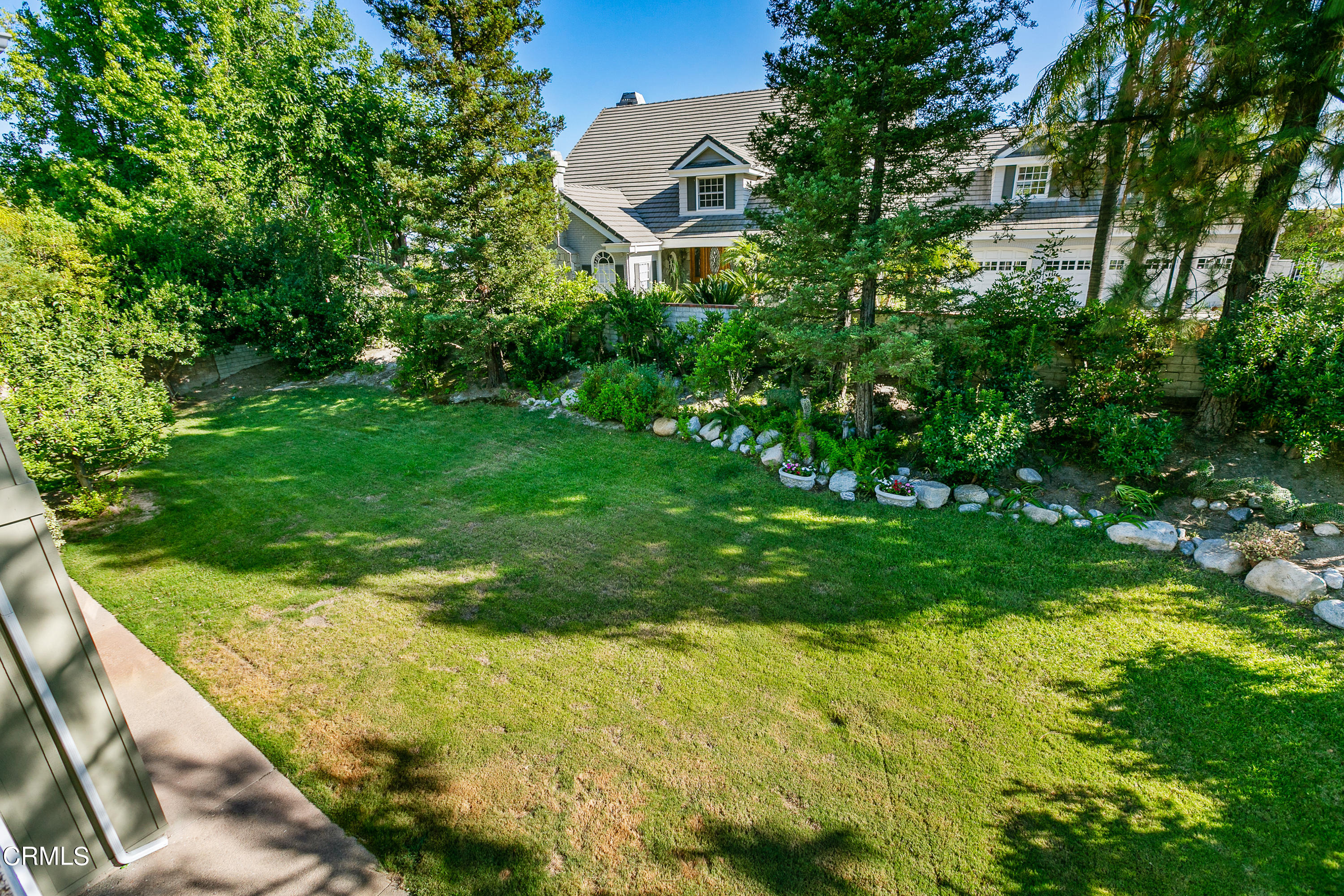 800 Greenridge Drive La Canada Flintridge, CA 91011 - Photo 51 of 58 a view of a garden with plants