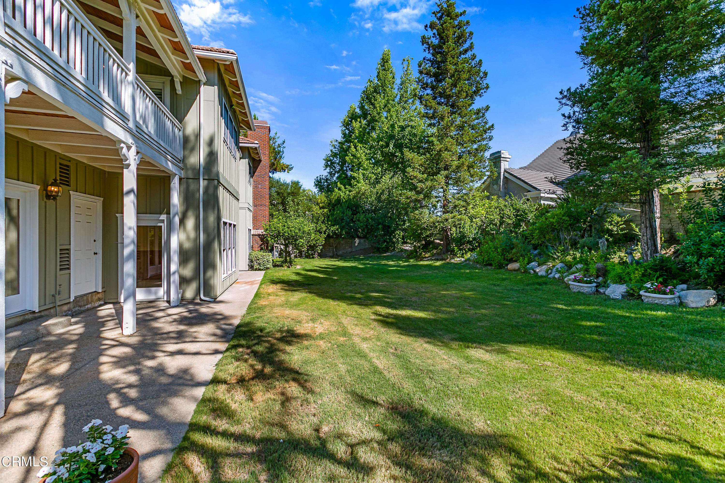 800 Greenridge Drive La Canada Flintridge, CA 91011 - Photo 54 of 58 a view of a yard with plants and large trees
