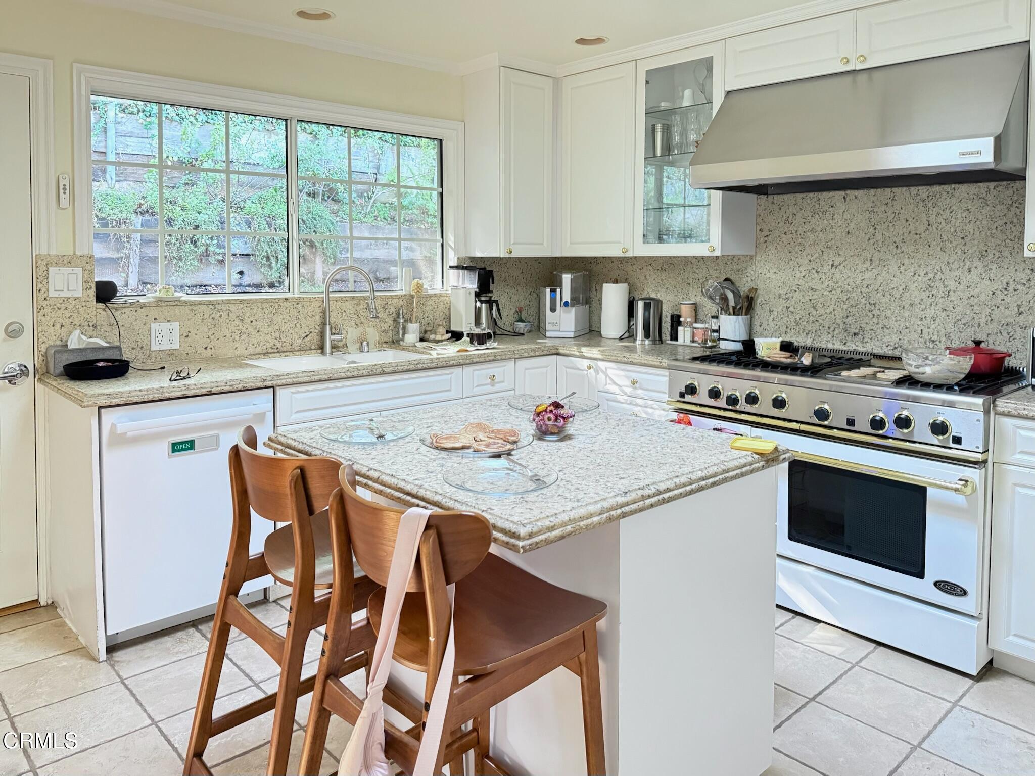 616 Antrim Place La Canada Flintridge, CA 91011 - Photo 4 of 13 IMG_8687