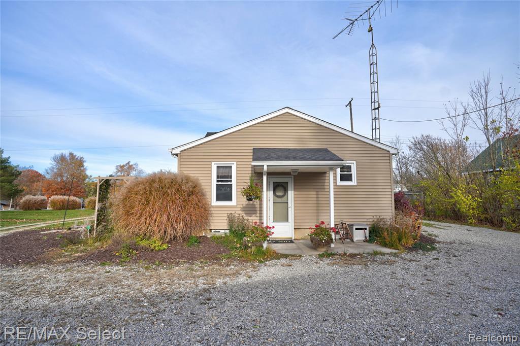 6571 East River Road Flushing, MI 48433 - Photo 13 of 19