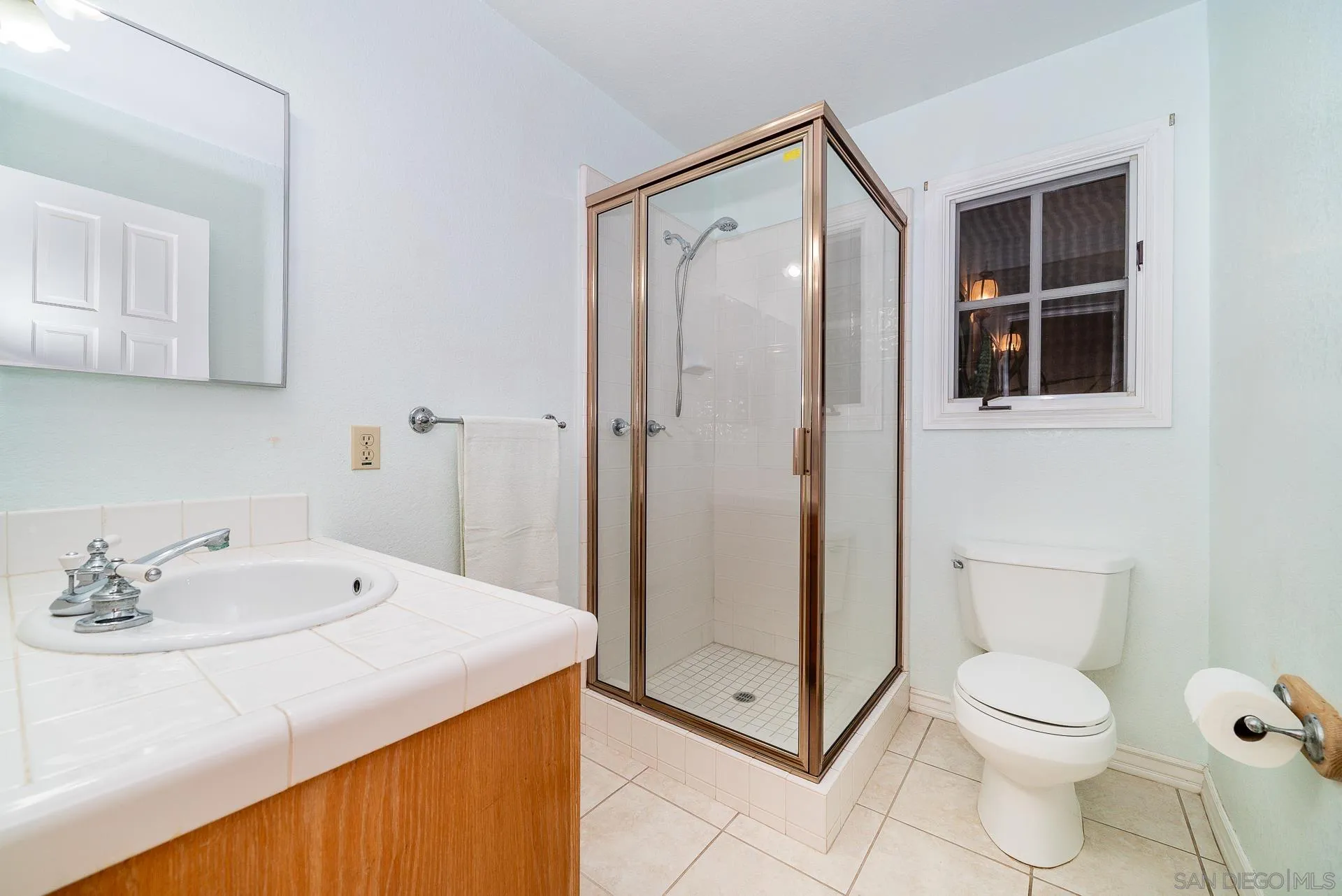 2908 Lakemont Drive Fallbrook, CA 92028 - Photo 37 of 70 a bathroom with a sink toilet and shower