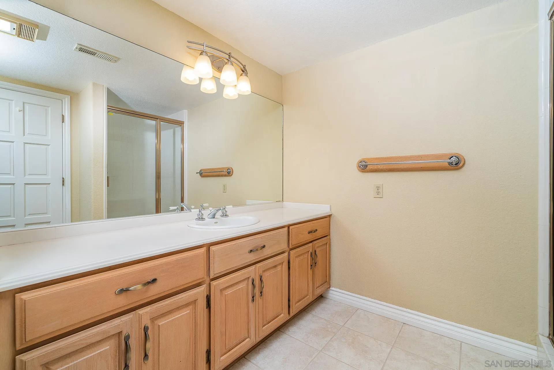 2908 Lakemont Drive Fallbrook, CA 92028 - Photo 44 of 70 a bathroom with a sink and a mirror