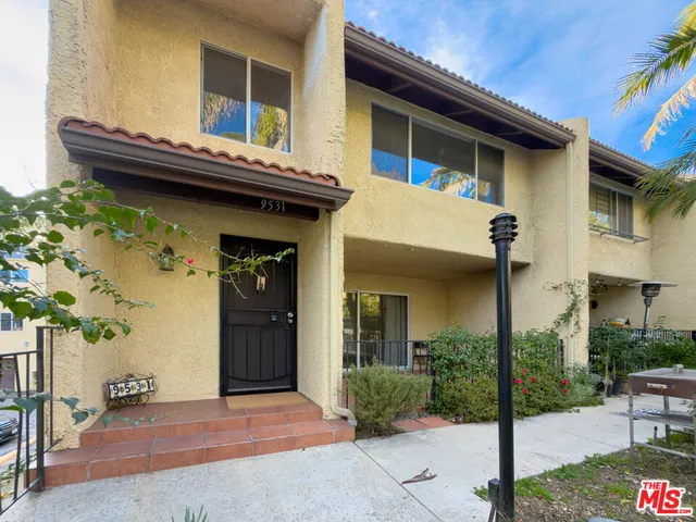 $4,850 | 9531 Vía Ricardo, Burbank, CA 91504