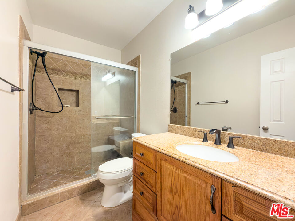 9531 Vía Ricardo Burbank, CA 91504 - Photo 13 of 23