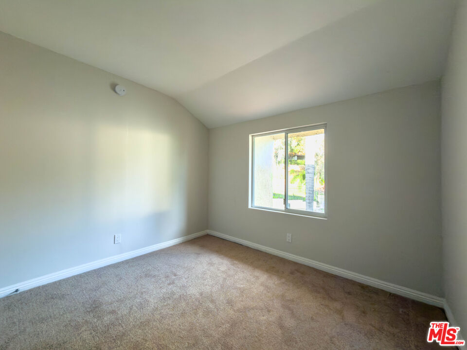 9531 Vía Ricardo Burbank, CA 91504 - Photo 14 of 23