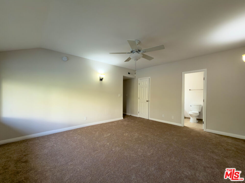 9531 Vía Ricardo Burbank, CA 91504 - Photo 17 of 23