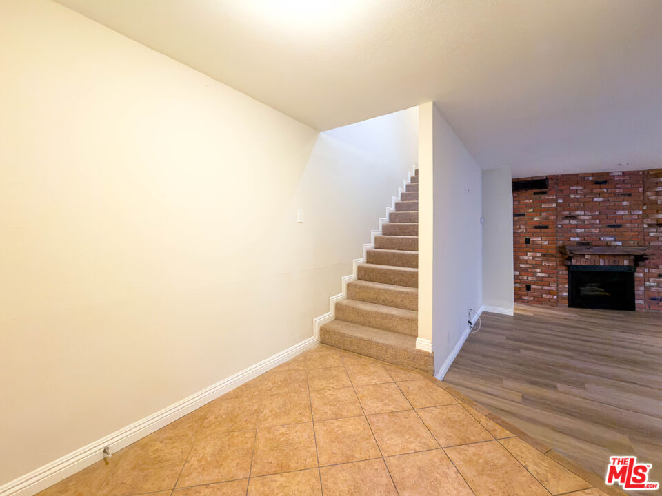 9531 Vía Ricardo Burbank, CA 91504 - Photo 2 of 23