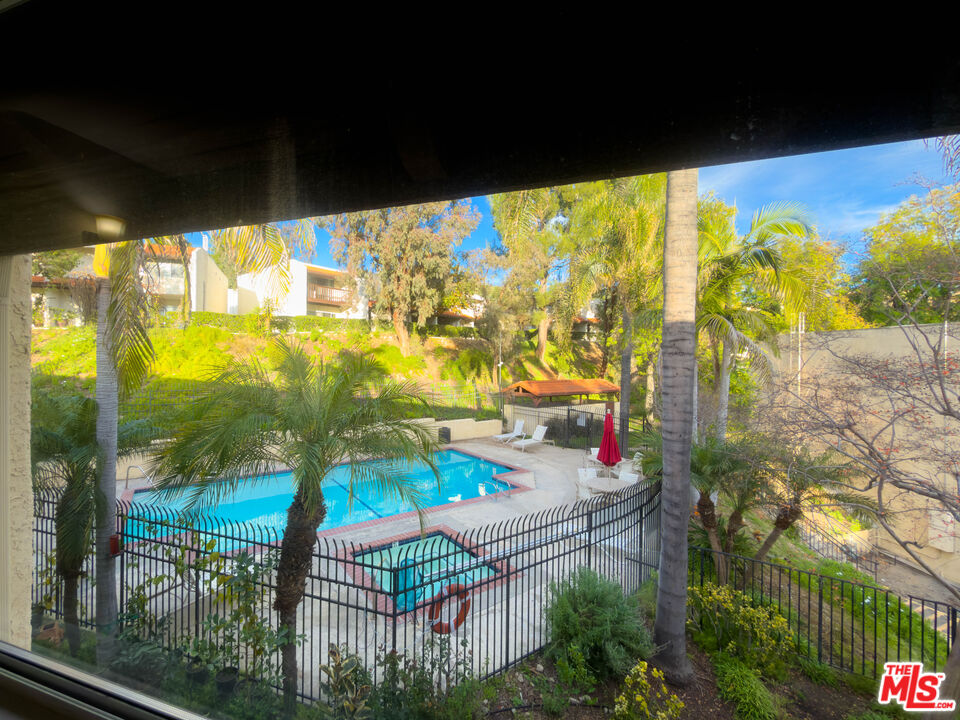 9531 Vía Ricardo Burbank, CA 91504 - Photo 21 of 23