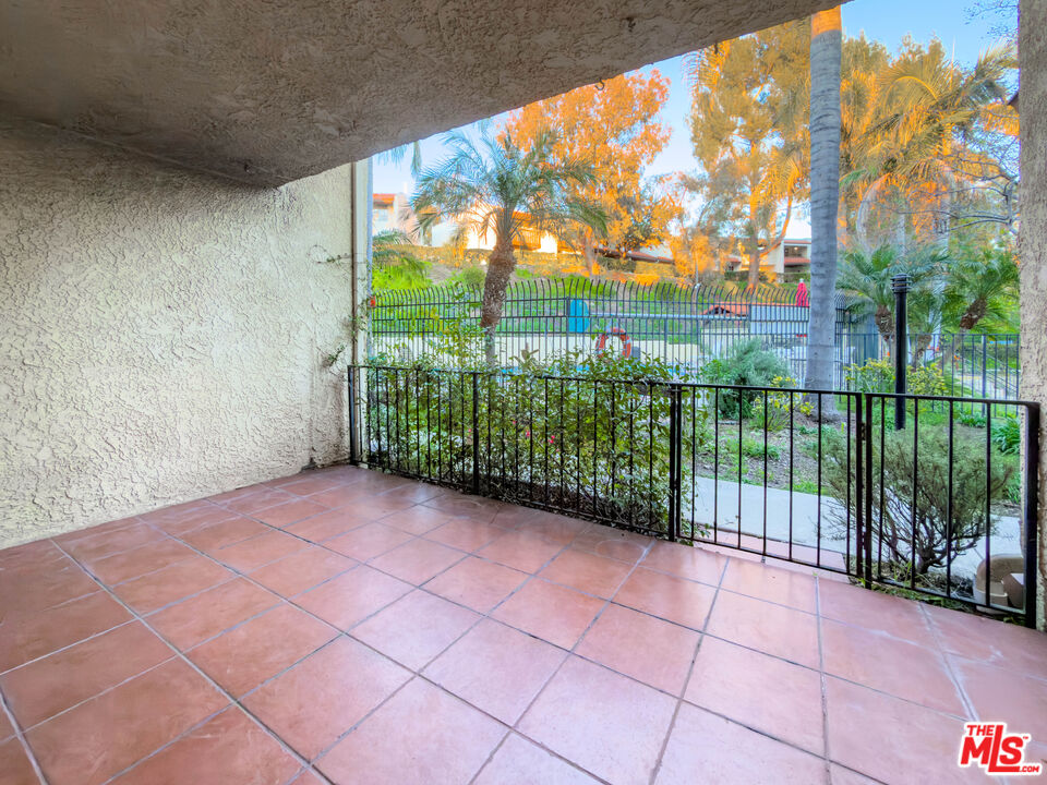 9531 Vía Ricardo Burbank, CA 91504 - Photo 9 of 23