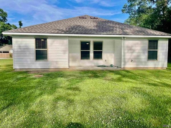 $1,750 | 10922 South Lakeside Drive, Denham Springs, LA 70726