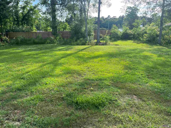 $1,750 | 10922 South Lakeside Drive, Denham Springs, LA 70726