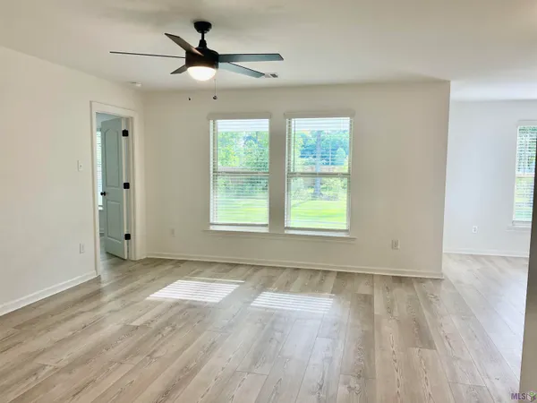 $1,750 | 10922 South Lakeside Drive, Denham Springs, LA 70726