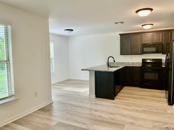 $1,750 | 10922 South Lakeside Drive, Denham Springs, LA 70726