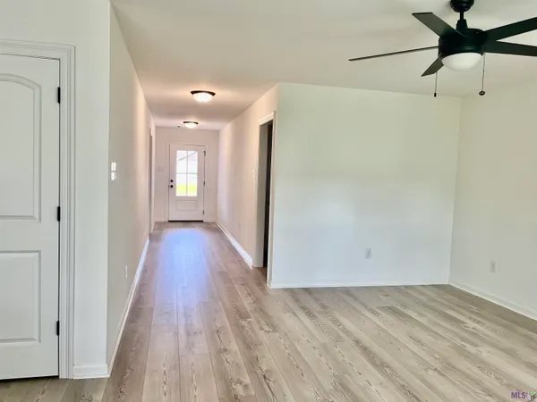 $1,750 | 10922 South Lakeside Drive, Denham Springs, LA 70726