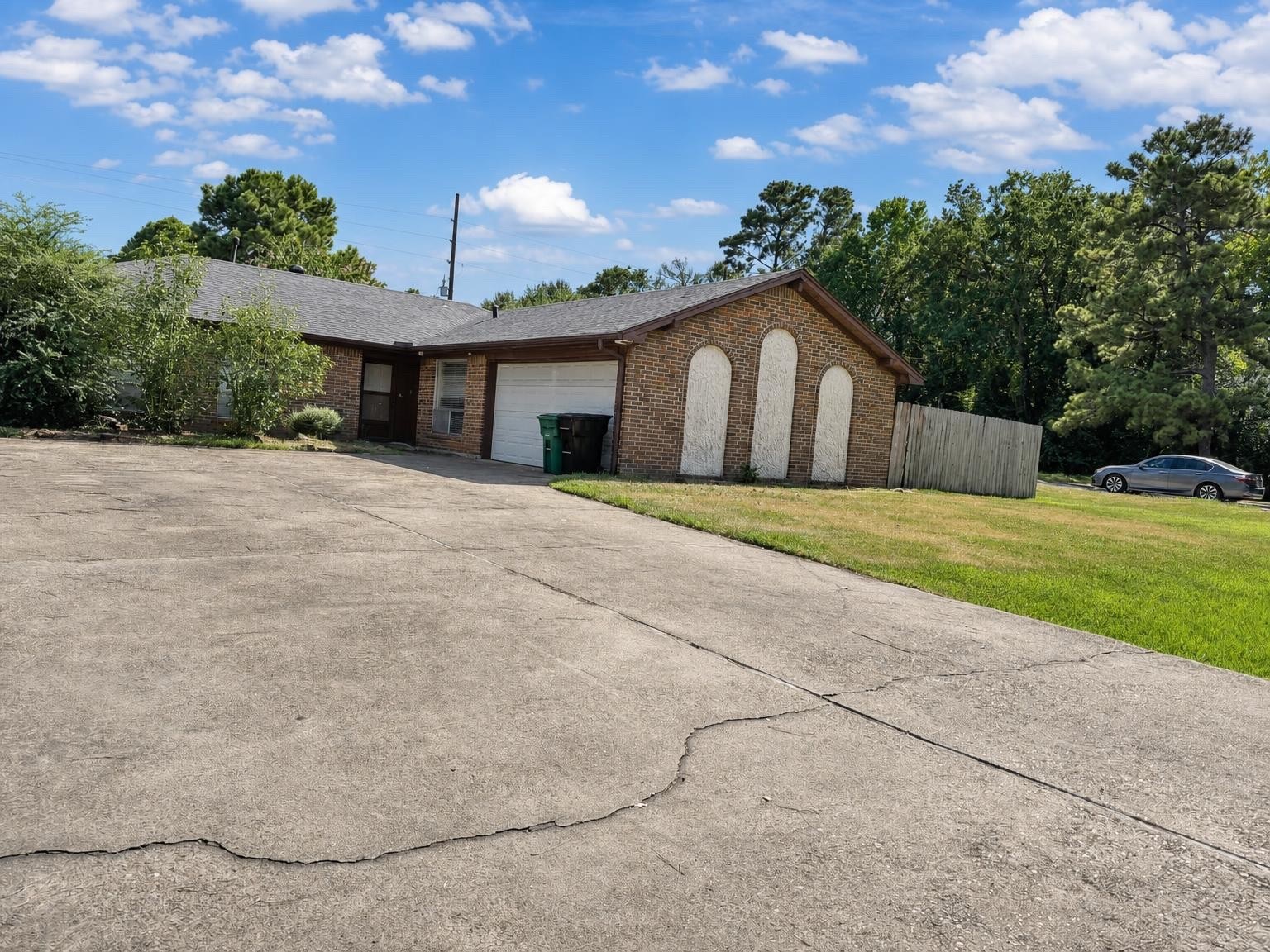 1747 Burning Tree Road Houston, TX 77339 - Photo 4 of 26 Gallery Image 4