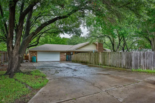 a view of a garden with sitting area