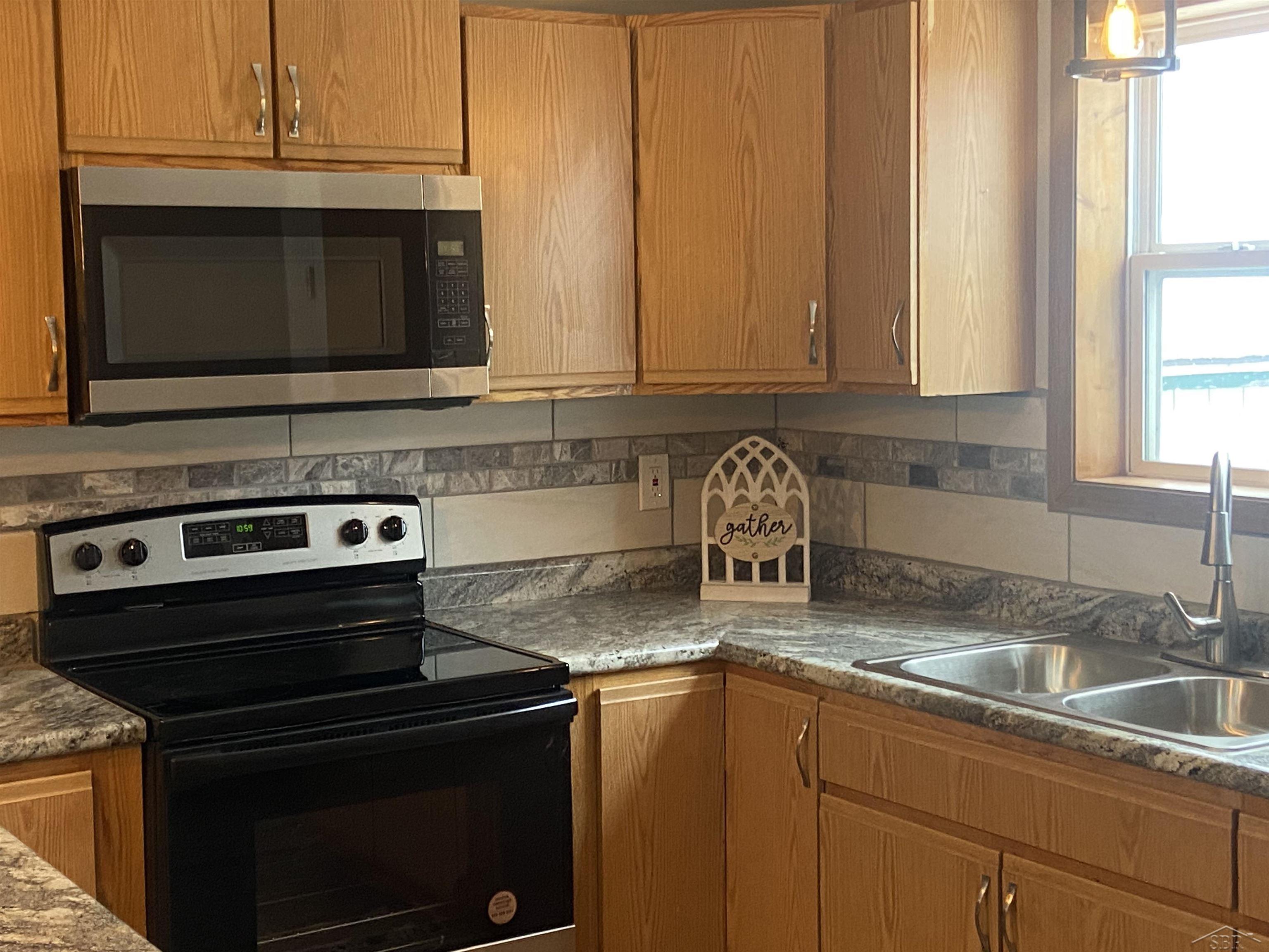 800 Sherman Road Saginaw, MI 48604 - Photo 3 of 7 50132162-3e402ebb-a223-45a5-bf96-cc5690cb35ae.JPG