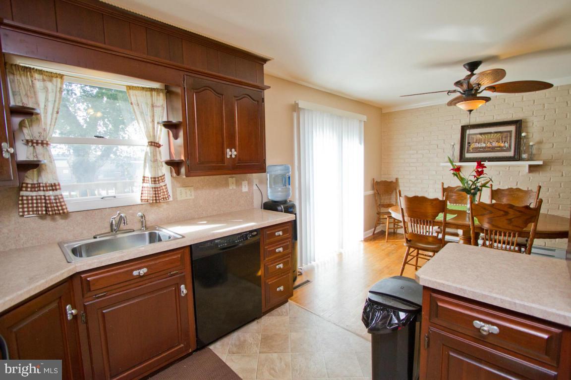 422 Haverhill Road Lancaster, PA 17601 - Photo 8 of 36