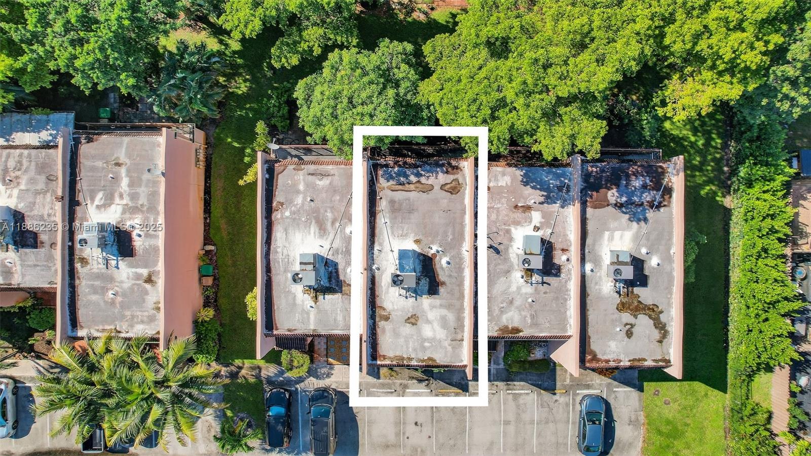 27 Madrid Lane, Unit 28 Davie, FL 33324 - Photo 27 of 34 a front view of a house with a garden