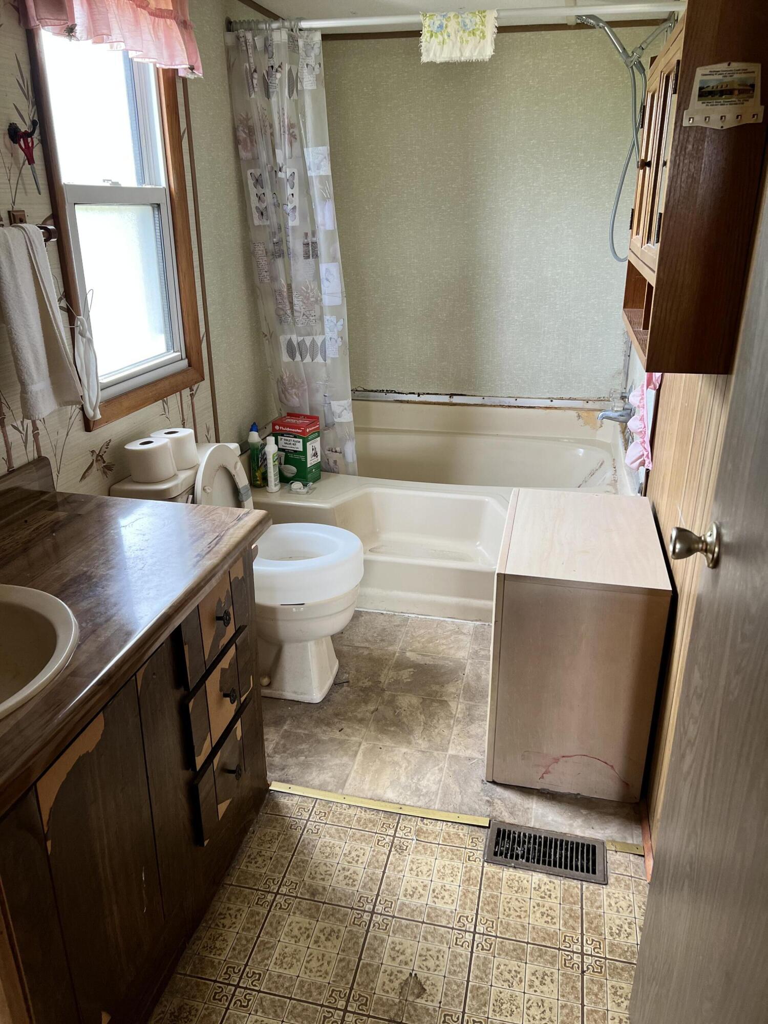 2256 Siam Road Elizabethton, TN 37643 - Photo 13 of 24 0CD29D24-EA6A-4045-80A0-0EB93020C1B5
