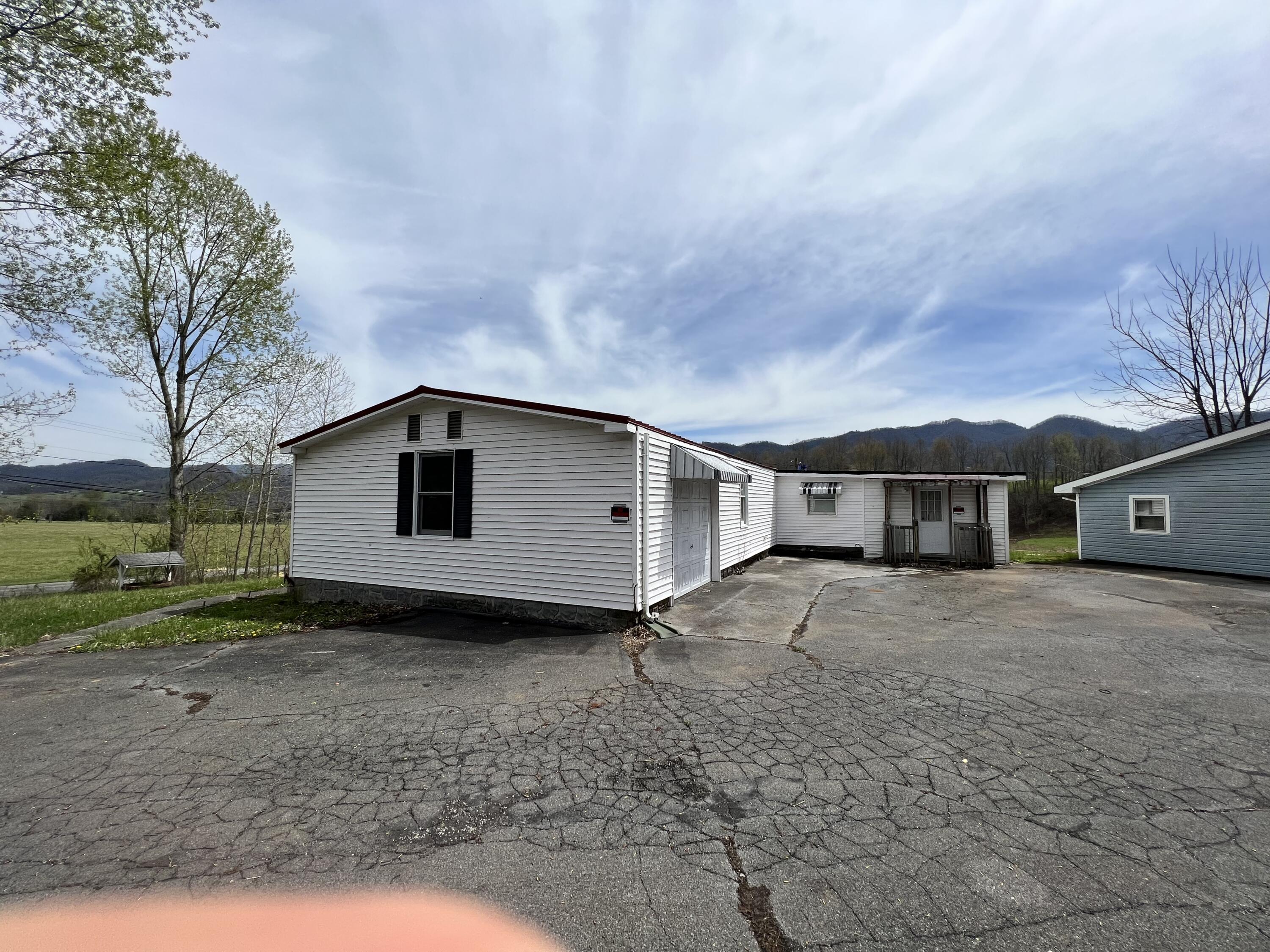 2256 Siam Road Elizabethton, TN 37643 - Photo 6 of 24 DBC8FD43-609B-46FC-A65E-3B2919BFC28C